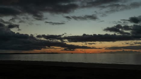 Sunset-on-horizon-at-Wailoaloa-Beach-in-Fiji,-nightfall-on-tropical-island,-timelapse