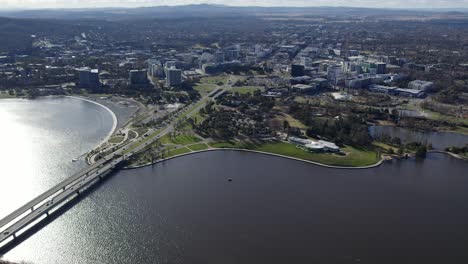 Canberra---Commonwealth-Avenue-Bridge-Flächenflug