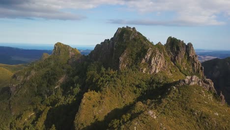 Tief-über-Der-Welt-Fliegen-Und-Die-Endlose-Landschaft-Neuseelands-Bewundern