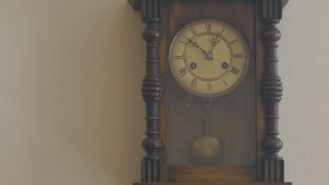 Grandparents'-grandfather-clock,-old,-precious-and-beautiful