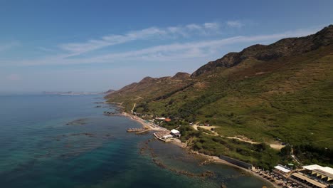 Hermosa-Costa-Albanesa-En-El-Mar-Adriático-Con-Agua-Esmeralda-Y-Playas-Rocosas