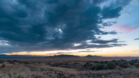 Sonnenuntergang-Im-Zeitraffer-Der-Westwüste-Von-Utah-Am-Dugway-Testgelände-Entlang-Des-Historischen-Pony-Express-Trails