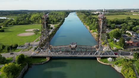 Von-Oben-Nach-Unten-Luftbild-Gut-Und-Schiff-Verbindung-Kanal-Hubbrücke-In-Ontario-Kanada