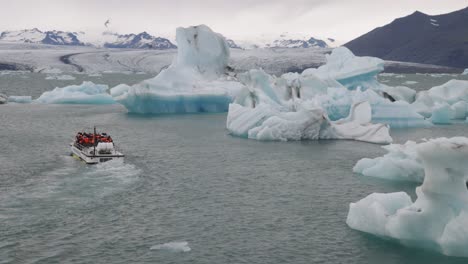 Glacier-Lagoon-in-Iceland-with-two-tourist-boats-riding-through-water