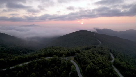 Sonnenaufgang-In-Der-Nähe-Des-Blue-Ridge-Mountain-Club-In-Der-Nähe-Von-Boone-And-Blowing-Rock-Nc,-North-Carolina