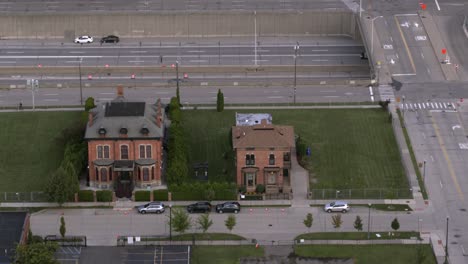 Luftaufnahme-Von-Häusern-In-Der-Nähe-Der-Innenstadt-Von-Detroit-1