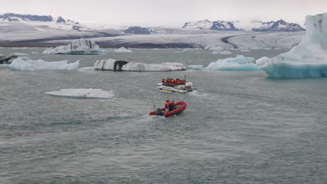 Glacier-Lagoon-in-Iceland-with-a-tourist-boat-riding-through-water