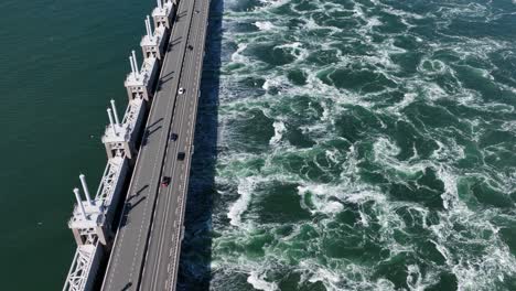 Oosterschelde-storm-surge-barrier-regulating-incoming-tide,-Deltawerken