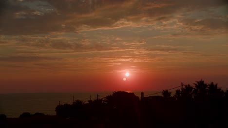 Sonnenuntergang-Im-Zeitraffer-Und-Wolken,-Die-über-Ein-Griechisches-Sommermeer-Rollen