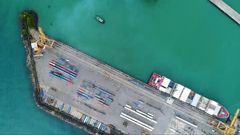 Intermodale-Container-Und-Frachtschiff-Am-Containerterminal-Von-Puerto-Limon-In-Costa-Rica