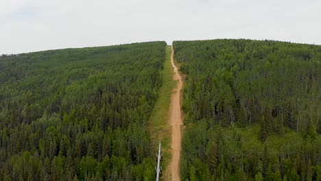 4K-Drohnenvideo-Der-Trans-Alaska-Pipeline-In-Fairbanks,-Ak-Während-Eines-Sonnigen-Sommertages-15