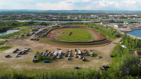 4K-Drone-Video-of-Modified-Stock-Car-Racing-at-Mitchell-Raceway-in-Fairbanks,-AK-during-Sunny-Summer-Evening