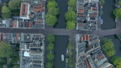 Drone-De-Arriba-Hacia-Abajo-Disparó-Sobre-El-Canal-De-Amsterdam