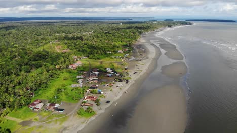 Dronde-Sobre-La-Playa-Del-Pacifico-Colombiano