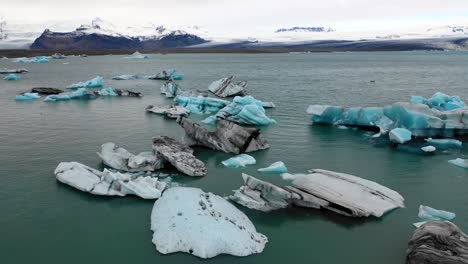 Low-flyover-of-icebergs-in-Jokulsarlon-towards-Vatnajokull-icecap