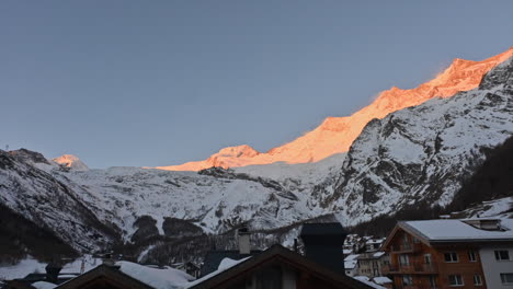 Sunrise:-timelapse-with-warm-sun-color-on-the-mountain-range-located-in-the-Swiss-alps-and-cloudless-sky