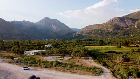 Montañas-En-La-Riviera-Albanesa