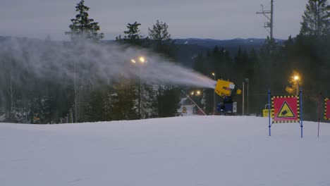 Snow-machine-at-Oslo-vinterpark,-Winter-Park-ski-resort