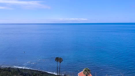 Panoramic-view-of-the-Atlantic-Ocean-from-a-cable-car-rising-along-the-coast-of-the-city-of-Funchal-Madeira