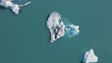 Drohnenansicht-Eines-Gletschers-In-Island-4k-2