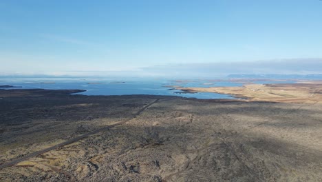 Drohnenaufnahme-Der-Isländischen-Landschaft,-Straße-Und-Küste,-Luftbild-Von-Der-Drohne-In-4k-5