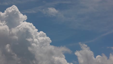 Wachstum-Von-Cumulus-Könnte-Auf-Den-Schönen-Blauen-Himmel