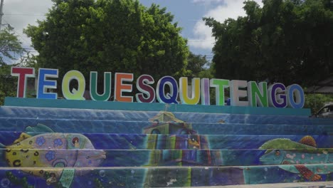 Tequesquitengo-Buchstaben-Im-Stadtzentrum