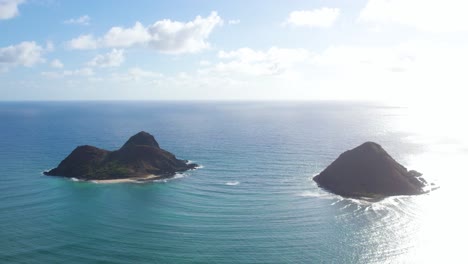 Twin-Islands-Of-Mokulua-Off-The-Lanikai-Beach-In-Oahu