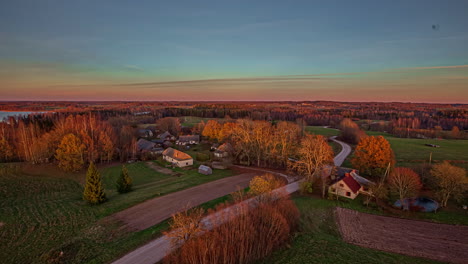 Beautiful-overview-of-a-small-village-beside-a-lake-during-evening-time-in-timelapse