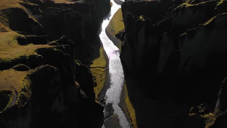 Fjaðrárgljúfur-canyon,-Iceland