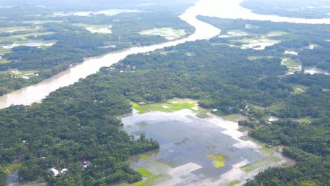 Überschwemmtes-Land-Und-Reisfelder-In-Bangladesch,-Luftdrohnenansicht