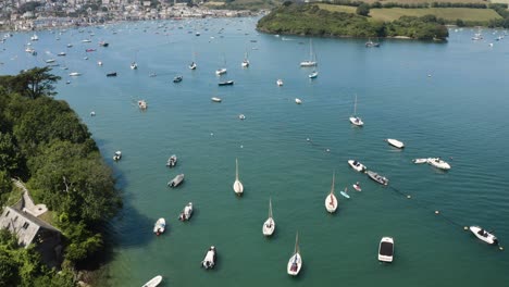 Mooring-Yachts-At-Kingsbridge-Estuary-Near-Salcombe-Resort-In-Devon,-Southwest-England