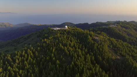 El-Observatorio-Mt-Tam-En-El-Pico-De-Una-Montaña-En-La-Cordillera-Del-Monte-Tamalpais---Vista-Aérea