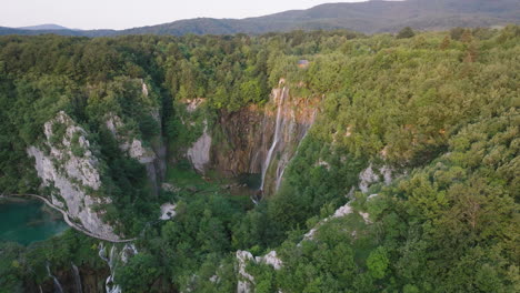 Luftaufnahme-Des-Nationalparks-Plitvicer-Seen-In-Kroatien,-Europa-13