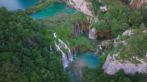 Luftaufnahme-Des-Nationalparks-Plitvicer-Seen-In-Kroatien,-Europa-10