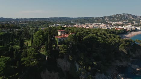 Drone-view-turning-around-a-villa-in-Santa-Clotilde-garden
