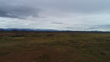 Wüste-Und-Luftaufnahme-Der-Argentinischen-Und-Bolivianischen-Grenze,-Provinz-Jujuy,-Im-Hintergrund-Villazon-Bolivien-3