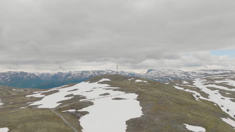 Mástil-Telefónico,-Torre-Celular-En-Montañas-Nevadas-En-Noruega,-Cerca-De-Oslo