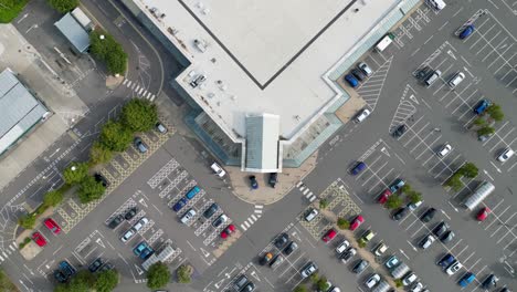 Birdseye-view-of-a-supermarket-entrance-way-with-car-park