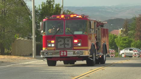 Fire-trucks-respond-fast-to-emergency-