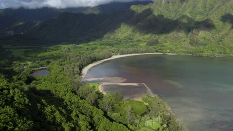 Kahana-Bay-below-Crouching-lion-hike-in-Oahu,-Hawaii,-aerial-view