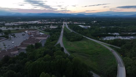 Luftaufnahme-Der-Liberty-University-Bei-Sonnenuntergang.-Ländliches-Appalachia-Thema