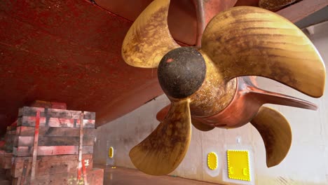 Ships-thruster-seen-in-drydock-before-cleaning---Moving-slowly-around-twin-screw-schottel-azimuth-propeller---Westcon-Norway