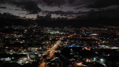 Hermosa-Vista-Nocturna-De-Medellin,-Colombia