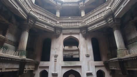 Adalaj-Stufenbrunnen,-Auch-Bekannt-Als-Bawdi,-Wurde-Von-Königin-Rudabai-In-Gandhinagar-Erbaut