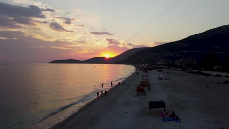 Puesta-De-Sol-En-La-Playa-En-Albania