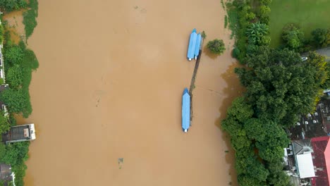 Flusskreuzfahrtboote-Auf-Dem-Fluss-Mae-Ping-In-Chiang-Mai,-Thailand