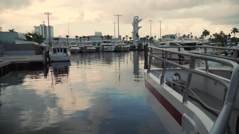 Barco-Turístico-A-Bordo-En-El-Canal-Intercostero-De-Florida-En-Fort-Lauderdale