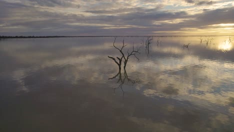 Wunderschöne-Sonnenuntergangsvisionen,-Menindee-Seen,-Nsw,-Australien