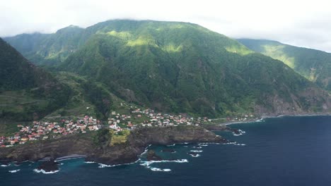 Drohnenclip-Hoch-über-Der-Küste-Von-Madeira